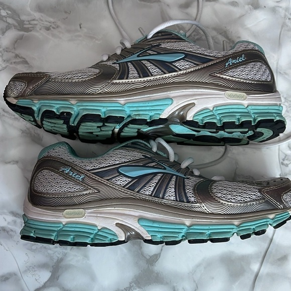 Brooks Ariel Athletic Training Shoe Womens Size 8 White - Picture 8 of 9